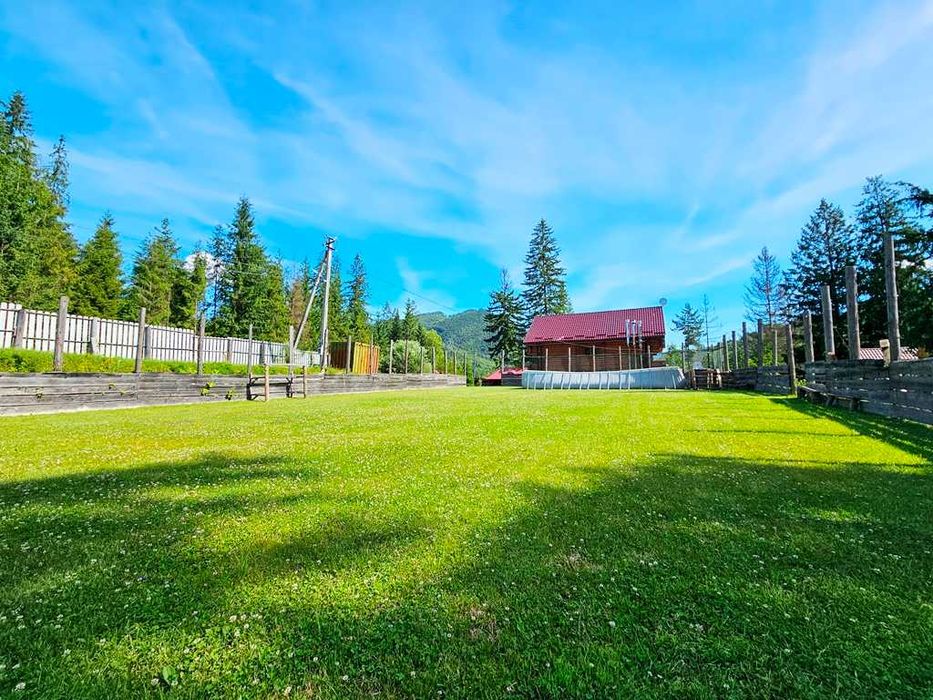 Продається діючий готель на березі річки Опір в курортному с. Славське