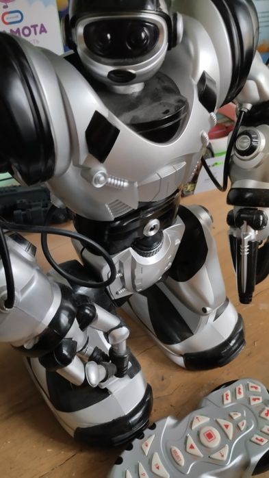 Робот на пульті управління