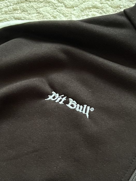 Худі Pit Bull, svastone