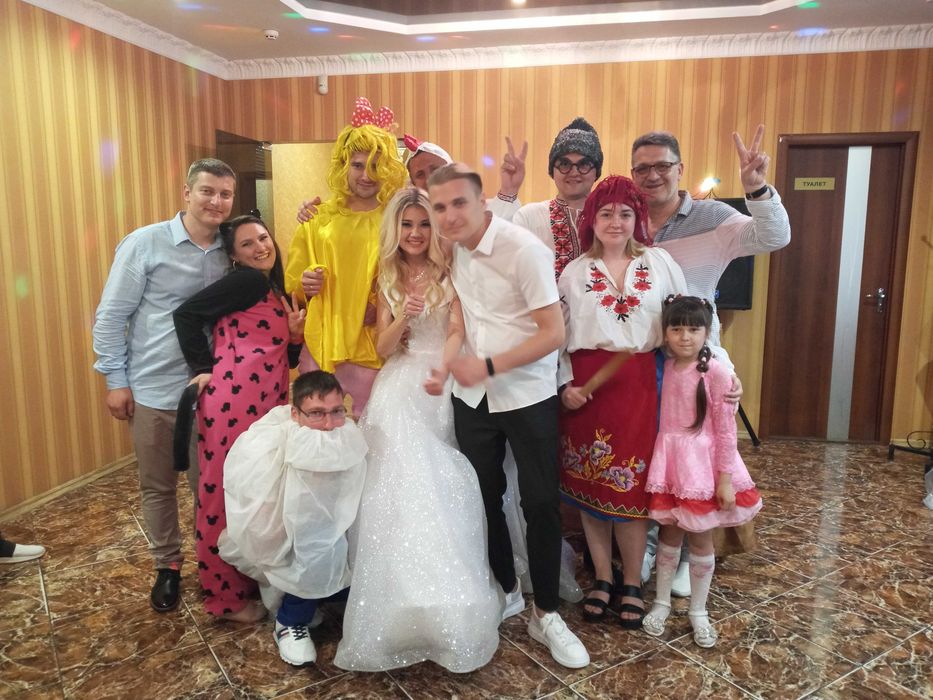 Ведуча та музикант