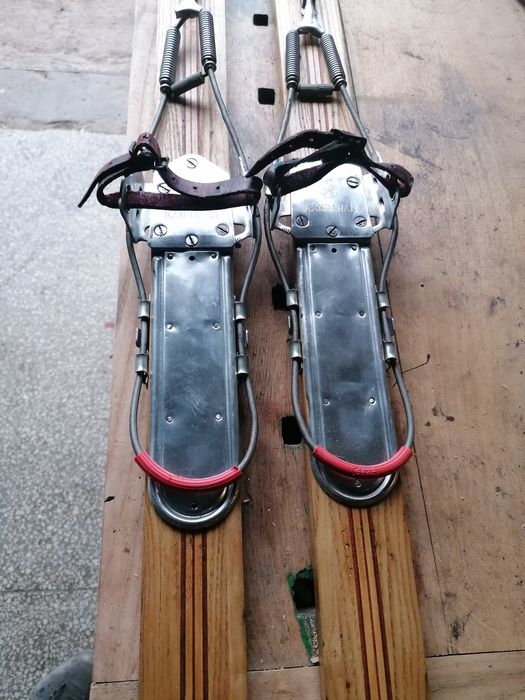 Stare narty drewniane