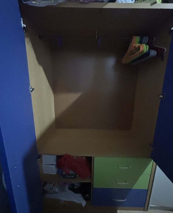 Guarda roupa semi novo