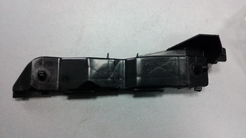 Кронштейн правый, левый бампера Toyota Avensis 2003-08 Тойота Авенсис