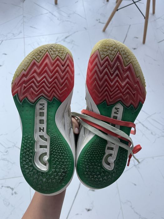 баскетбольні кросівки nike GT cut 40 розмір