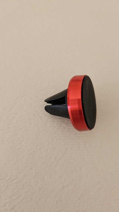 Íman para fixar telemóvel no carro