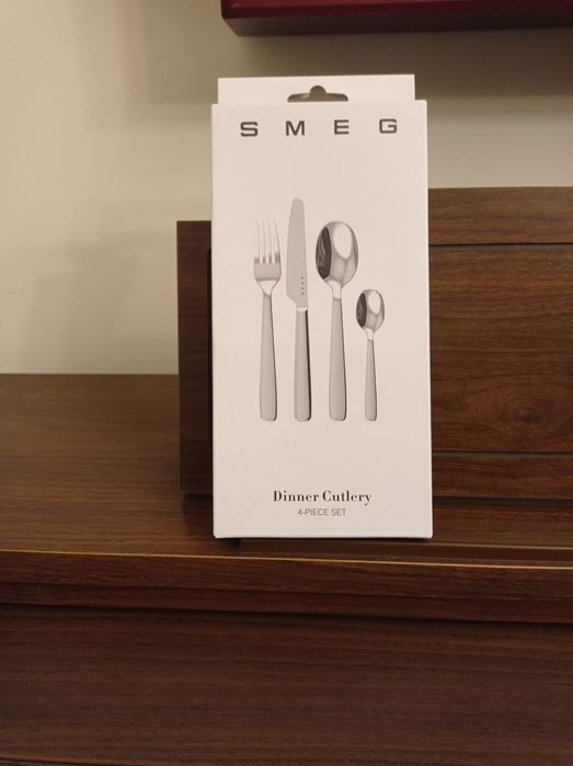Conjunto de 4 talheres SMEG