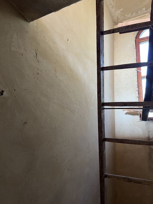 Продажа двоповерхового дуплекса - пів будинку - на Росі