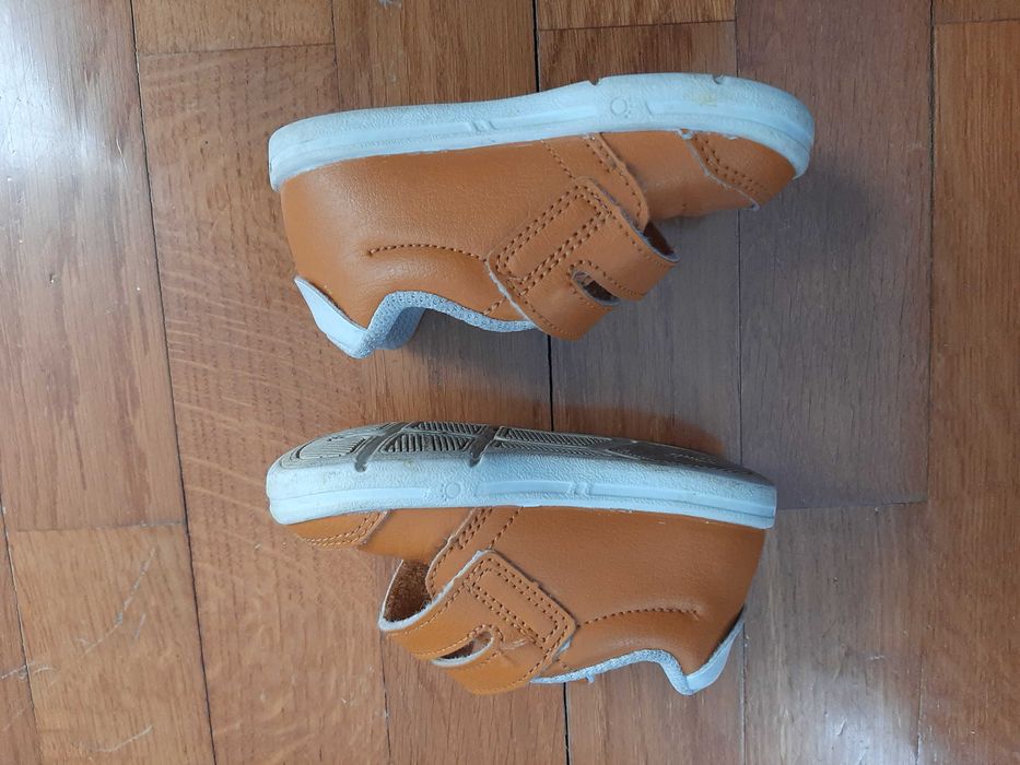 Sapatilhas da Decathlon, tamanho 21