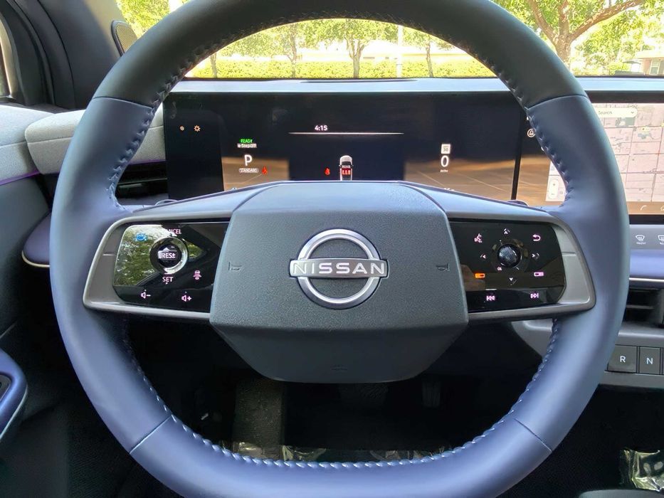 Nissan LEAF SL      2025