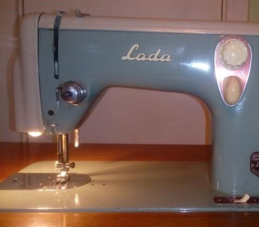Швейна машинка  Lada(Лада) 236  Чехословакія з ножним приводом
