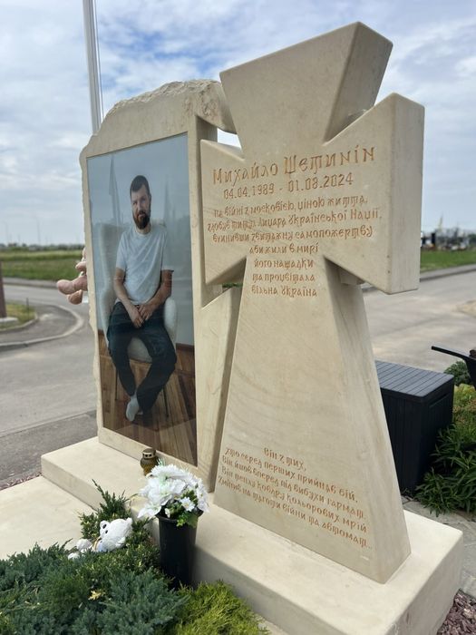 Памʼятники з каменю, під ключ