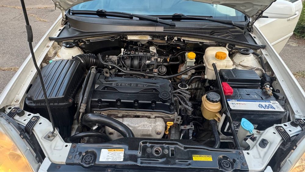 Chevrolet Lacetti 2010 1.6 бензин