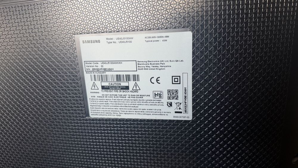 Продам телевізор Samsung UE40J5100AW (40”, Full HD) на запчастини або під відновлення.