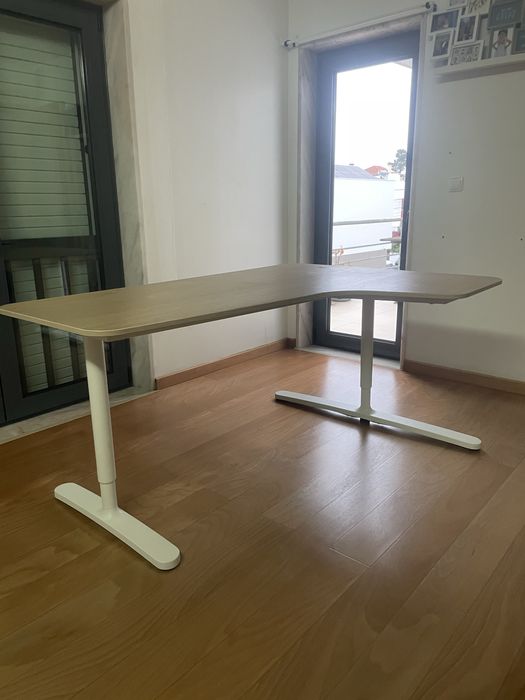 Secretaria IKEA Bekant