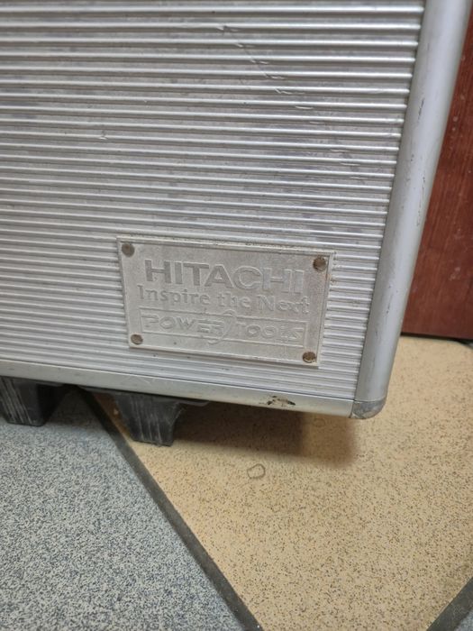 Walizka metalowa Hitachi