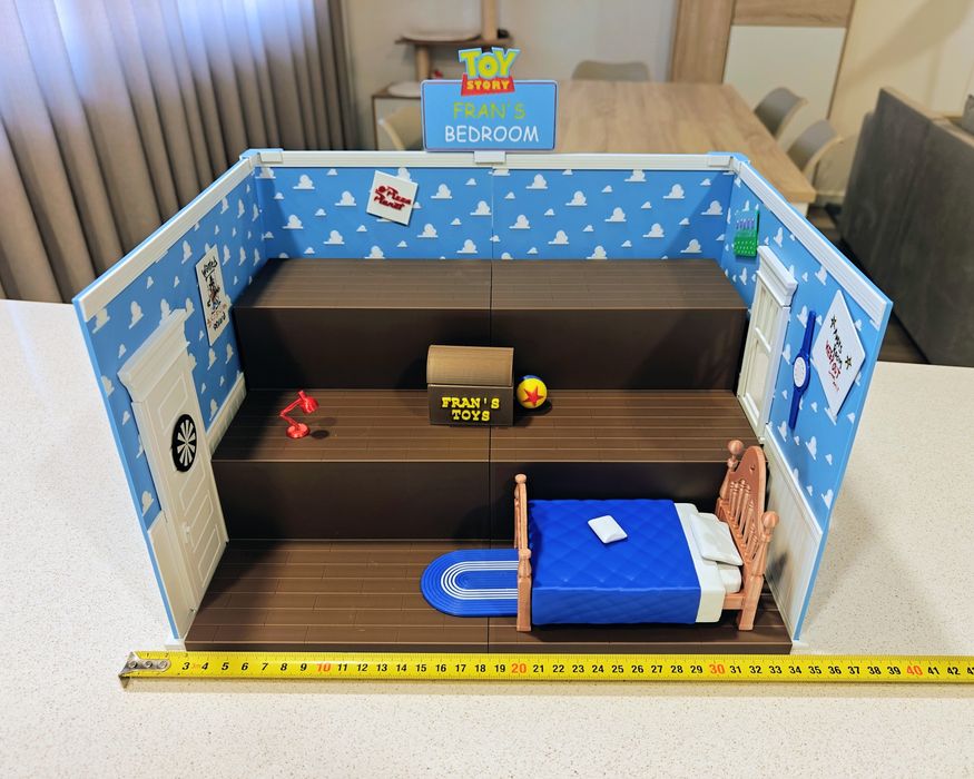 Expositor Diorama Toy Story 5 Andy's Bedroom personalizável