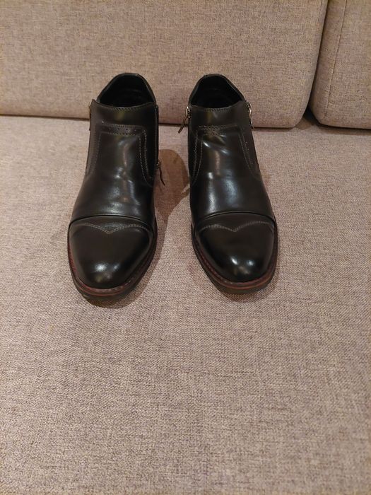 Sprzedam męskie buty skórzane czarne. Tylko odbiór osobisty.