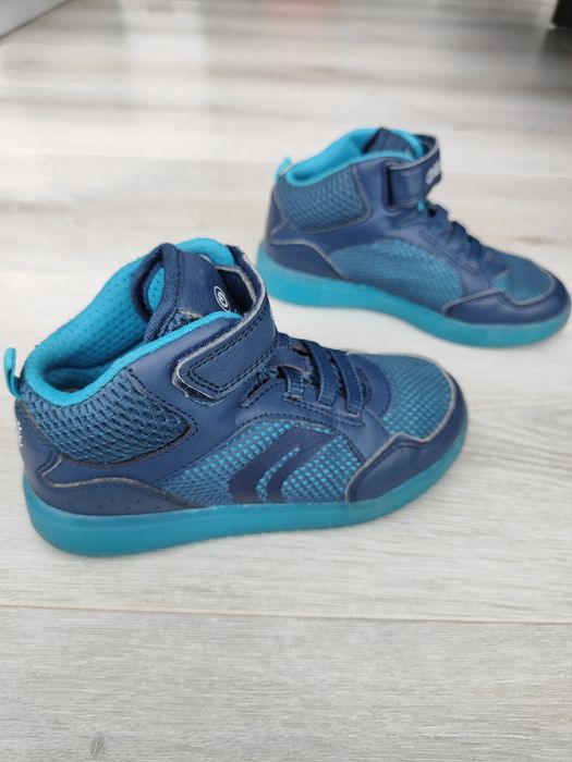 Botas/Sapatilhas GEOX - Tam. 31
Em perfeito estado!