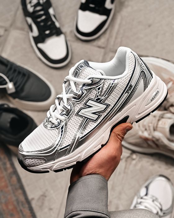 New Balance 740