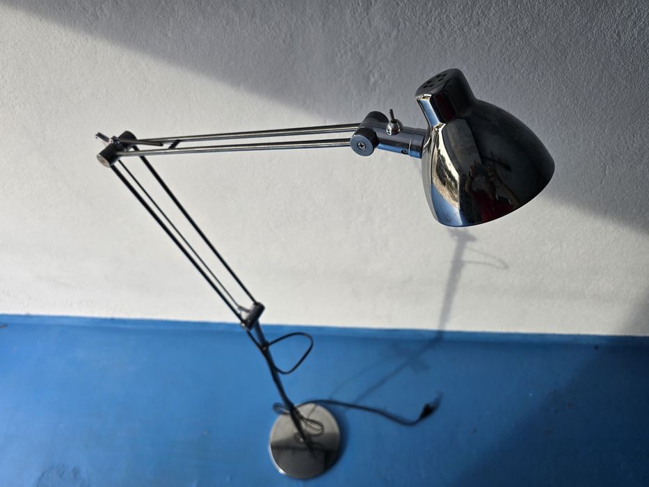 Candeeiro de pé alto