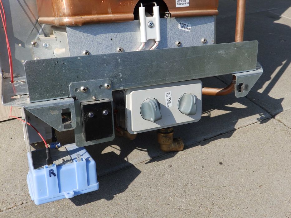 Przepływowy, gazowy podgrzewacz wody, na gaz ziemny.