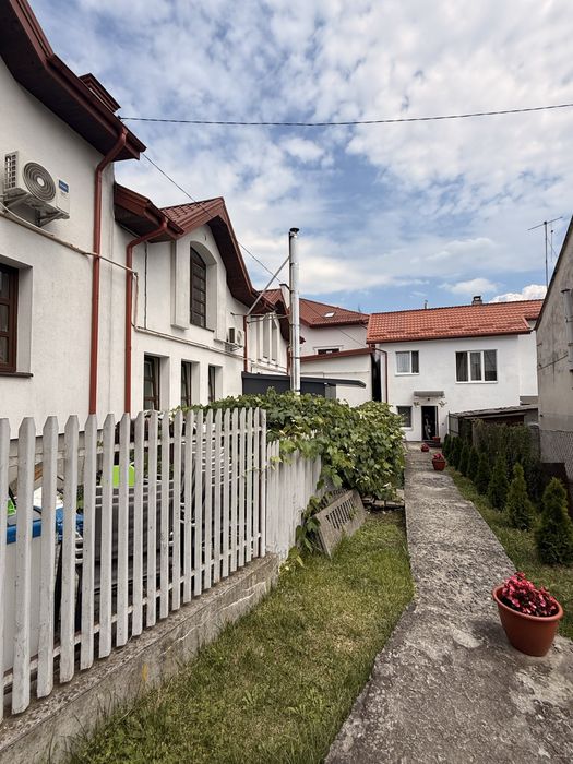 Продаж будинку в  центрі Винник