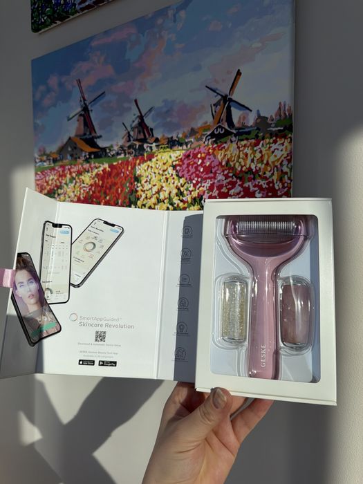 Масажер для обличчя GESKE MicroNeedle Face Roller 9 в 1