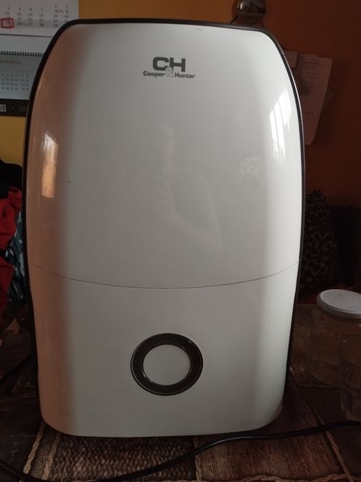 Осушитель воздуха CH-d005WD1-12LD б/у,состояние хорошее.Смотрите фотог