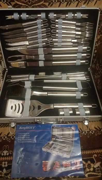 Набор для барбекю Berghoff из 32 предметов  в кейсе.