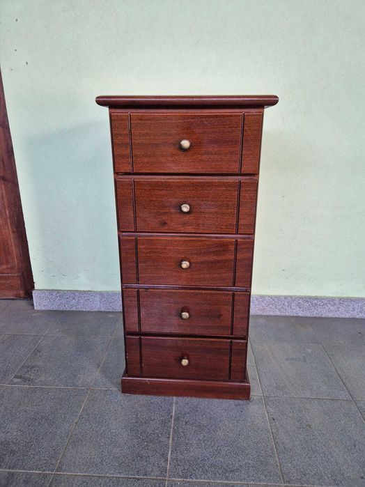 Móvel gaveteiro alto