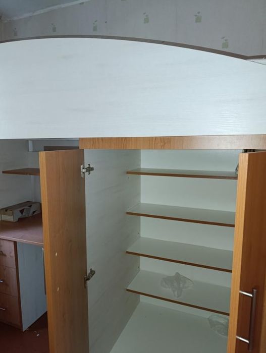 Ліжко-горище (стіл, шафа)