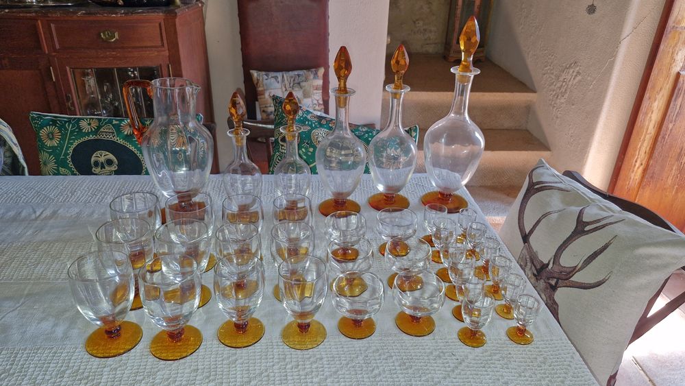 Serviço de copos bicolor em vidro art decô