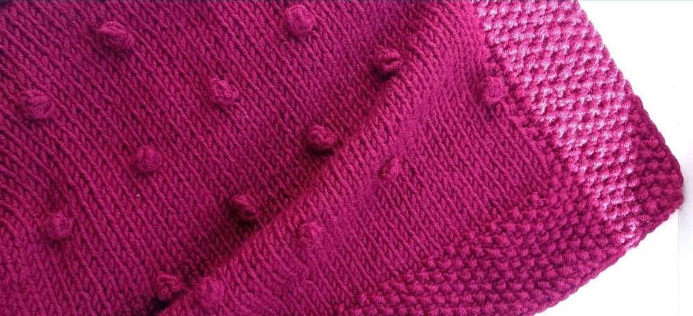 Ручна робота. Бордовий пледик з шишечками для немовля