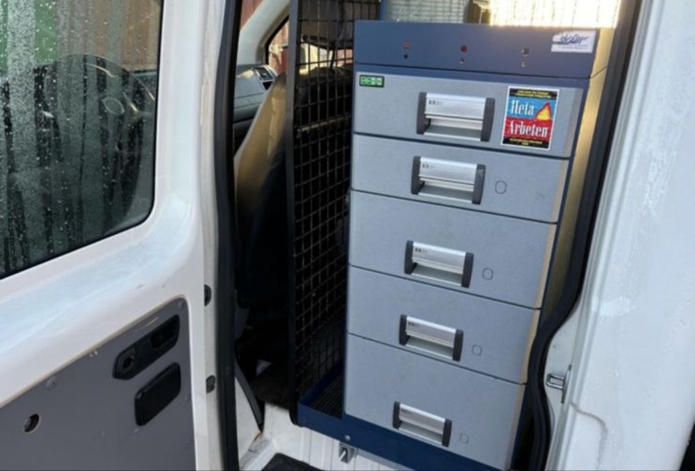 VW Transporter T5  1,9 TDI z żurawiem HIAB