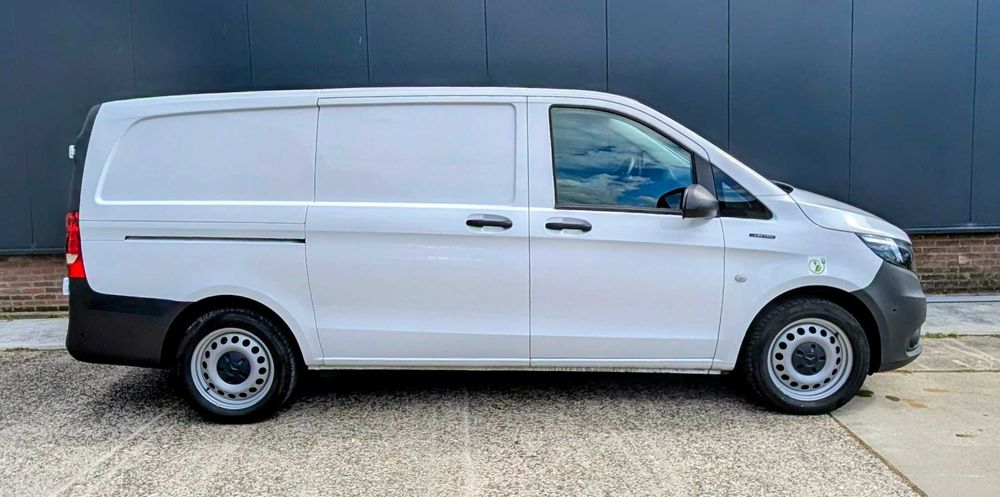 Mercedes-Benz eVito 66 kWh | 2024 | 21.130 km | Carregamento Rápido