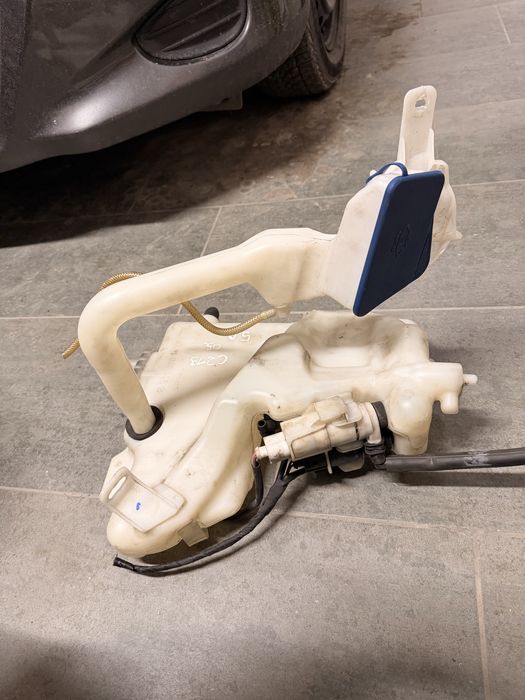 Zbiorniczek płynu do spryskiwaczy Mercedes cls w219