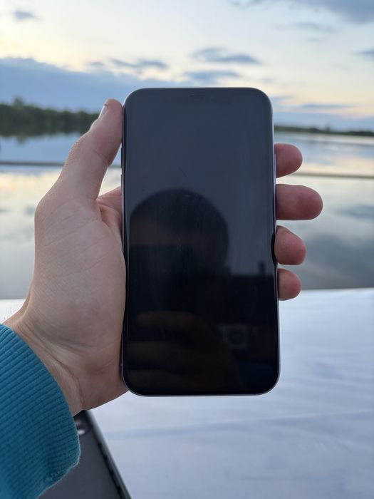 Продам iPhone 11 128g