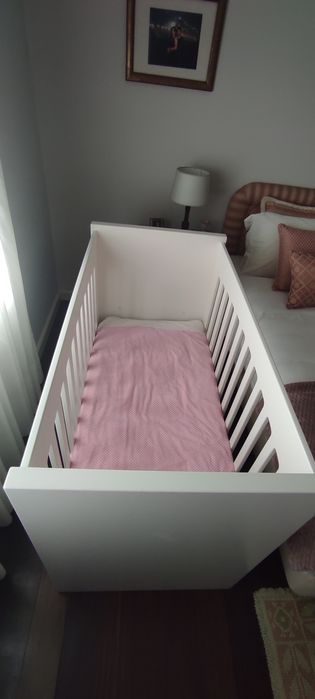 Berço em madeira Lacada