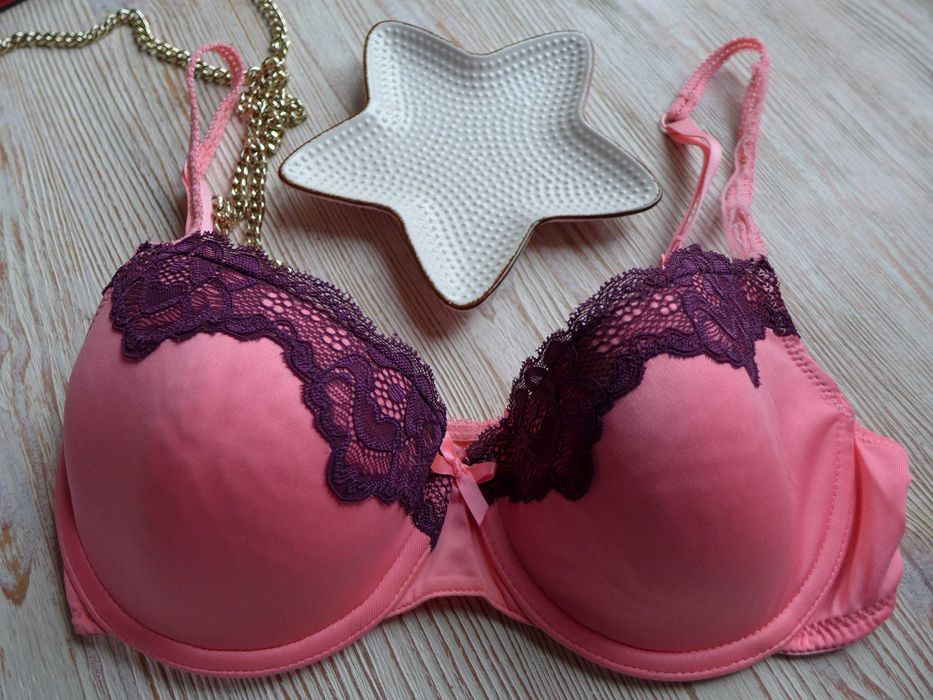 Romantyczny i wygodny biustonosz stanik 75B 75C markowy HUNKEMOLLER