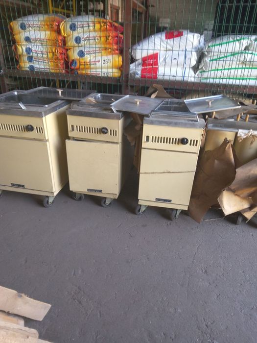 Лінія роздачі(самообслуговування)в комп. марміти, візки, транспортери