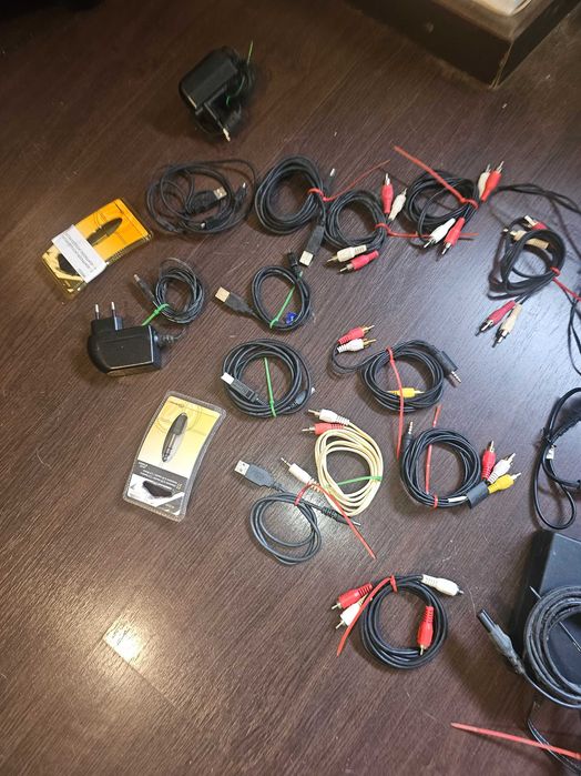 Bag with +40 Cables and Chargers – €1064740468083971122