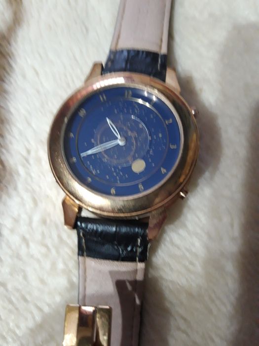 Продам часики  почти новие  в отличком состоянии