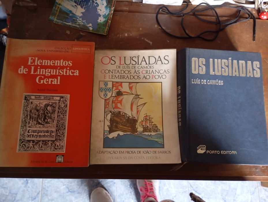 Livros  antigosem bom estado de conservação