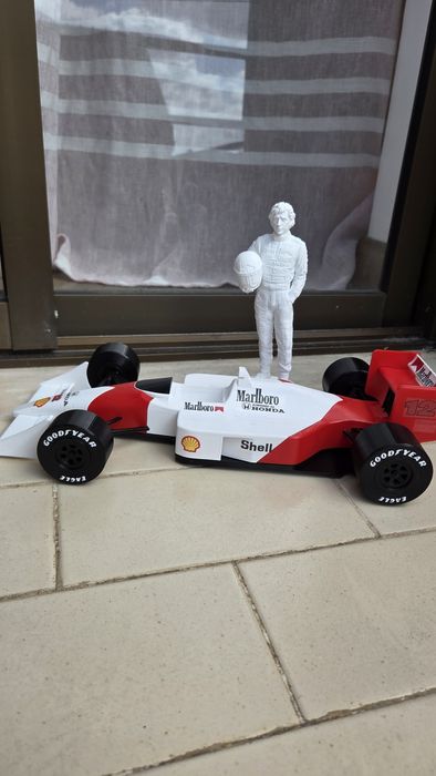 Conjunto  Formula 1 Ayrton Senna + McLaren MP4/4 Dia Dos Pais