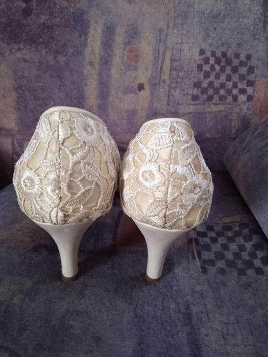 Buty z haftem b.ładne roz. 37 stan bdb+