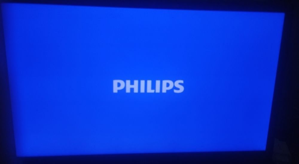 Монітор 18.5" Philips 193V5LSB2/10 Black
