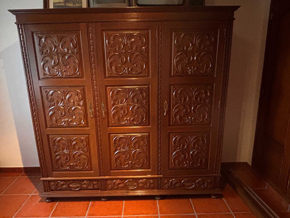 Quarto completo de casal em madeira maciça - Zona Setúbal