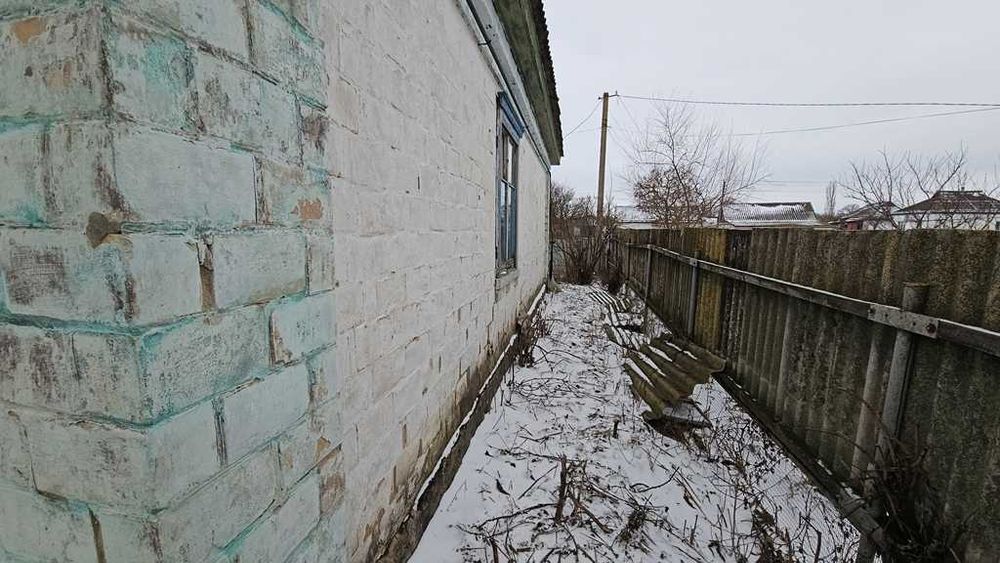 Є будинок, стіни дах, комунікації – зроби ремонт і можна жить.