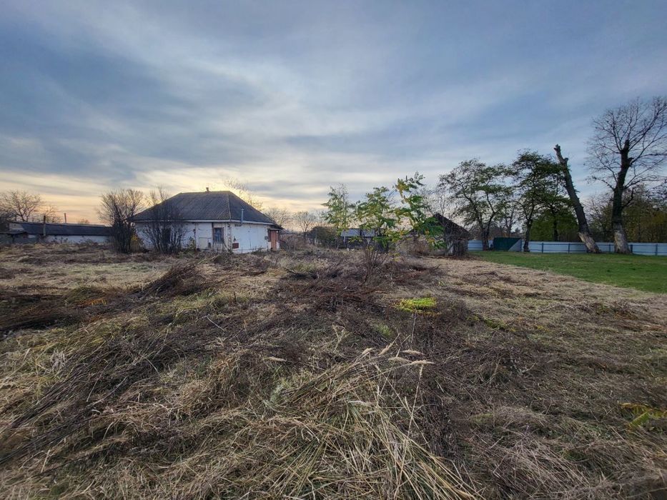 Будинок д ділянкою