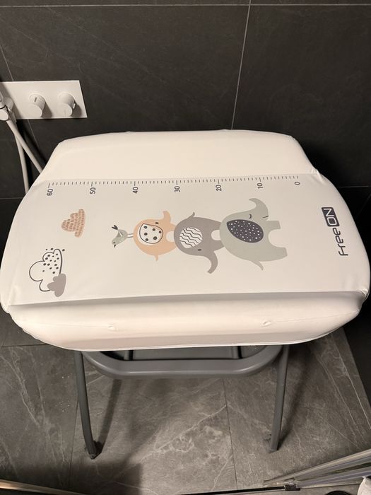 Пеленальний столик з ванночкою FreeOn
